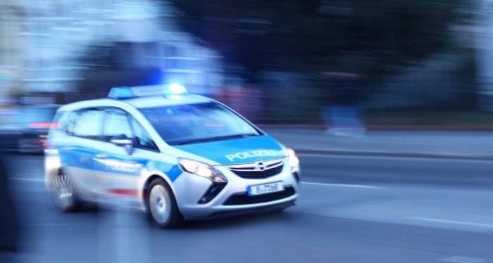 Polizei sucht silbernen Mercedes