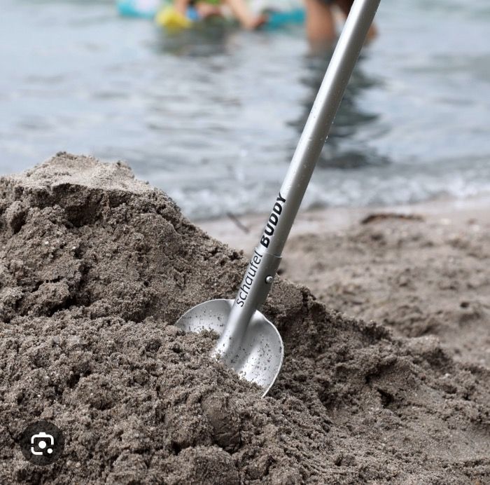 Manfred vergisst heilige Schaufel am Strand