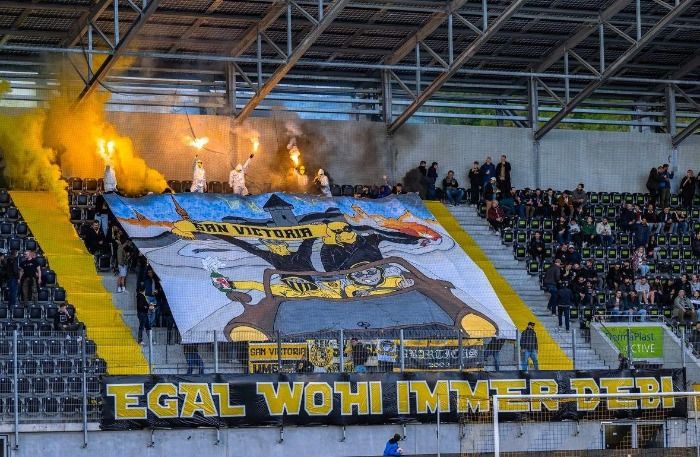 14 Jähriger wird von Fussballclub Schaffhausen Fans verschlagen.